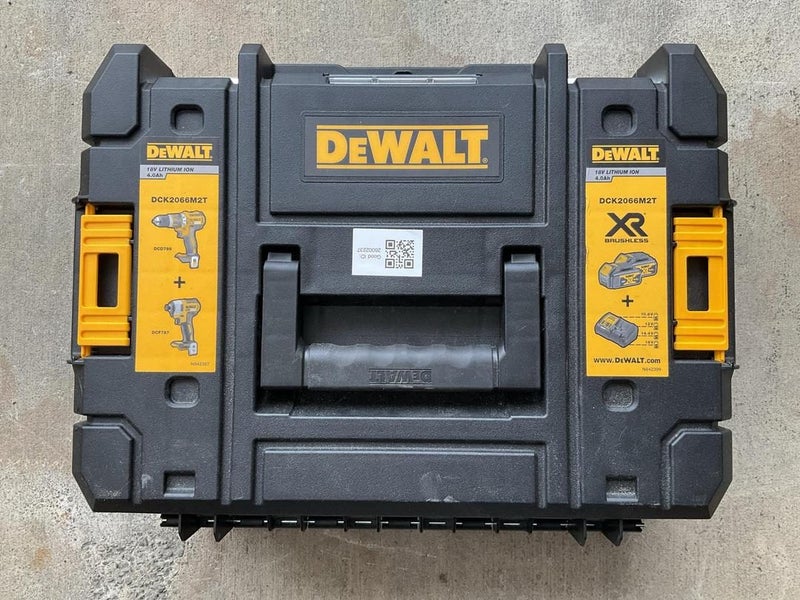 2 Piece 18v XR Brushless DeWalt Drill & Impact Driver Carousel 1