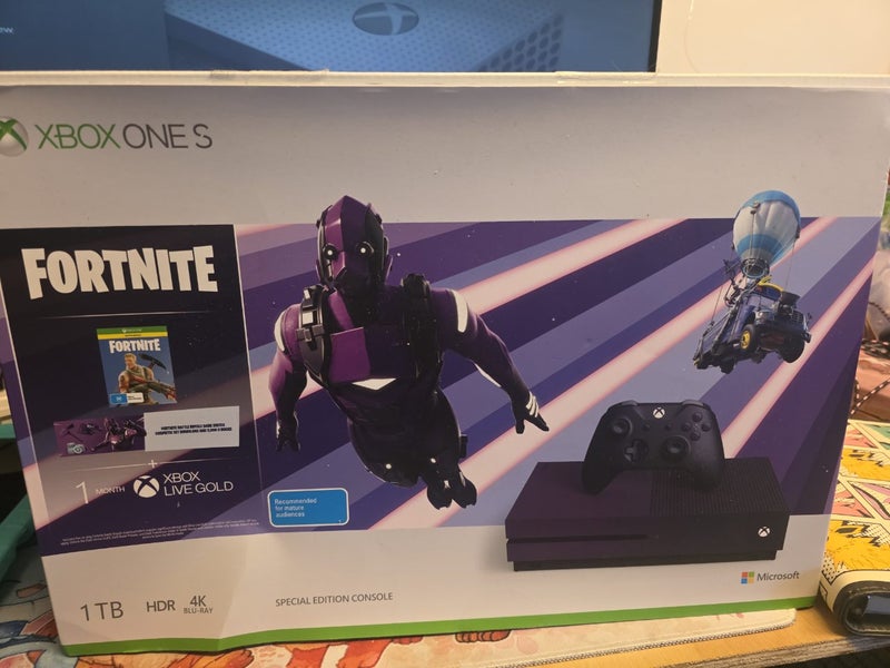 Fortnite xbox one s console Carousel 1