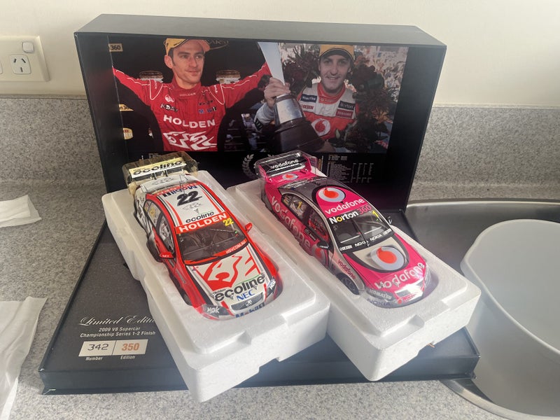 2009 V8 Supercar Championship Series 1-2 Finish Carousel 1