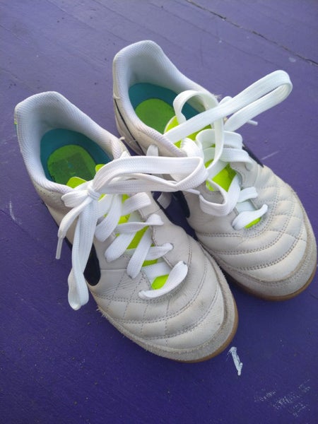 Kids Nike shoes leather Carousel 2