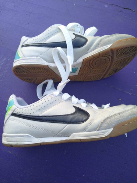 Kids Nike shoes leather Carousel 1