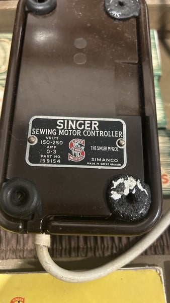 Singer 306 Sewing Machine and accessories Carousel 4