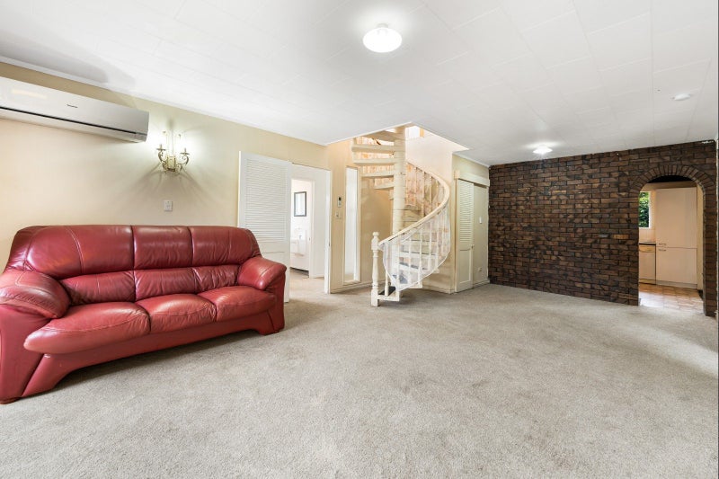 Image 3 of 20