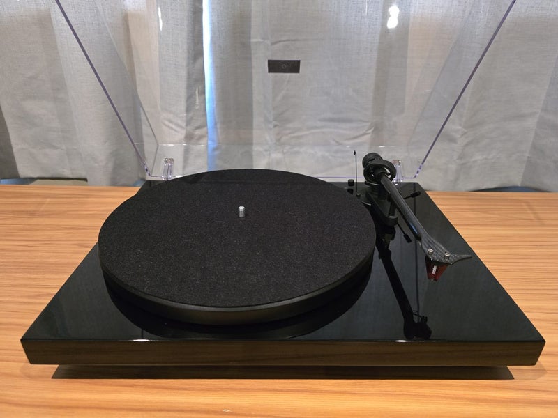 Project Debut Carbon Turntable Carousel 1