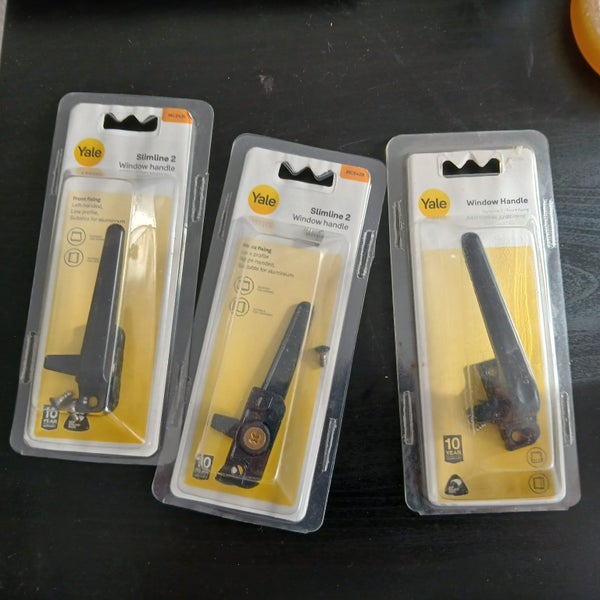 YALE SLIMLINE 2 BLACK WINDOW HANDLES MC243L Carousel 4