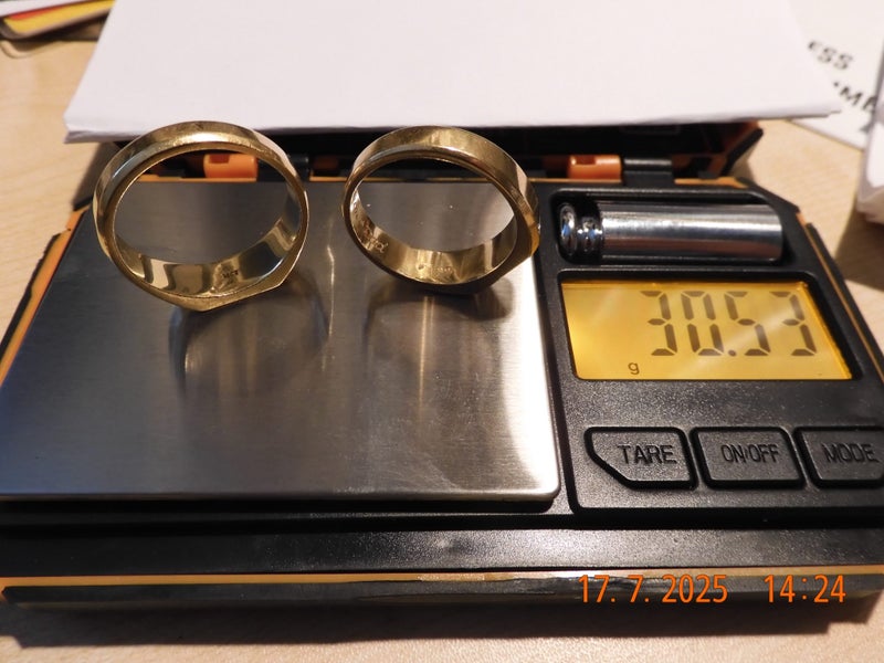 2 engraved solid gold signets rings. Carousel 4