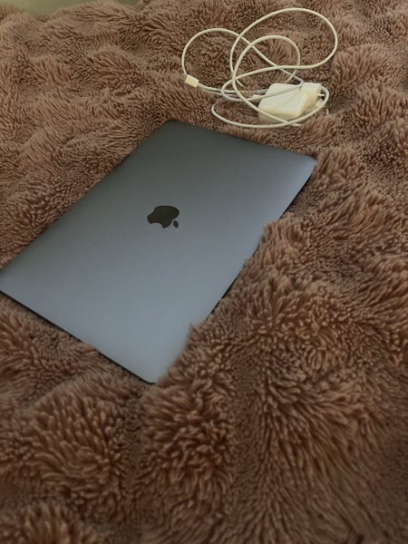 MacBook air 2020 M1 Chip + charger636131791086091119