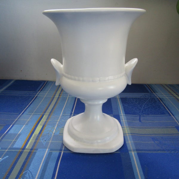Crown Lynn # 666 Large Urn Vase With Shell Ears. Outstanding Condition. 1963.64540715153923110
