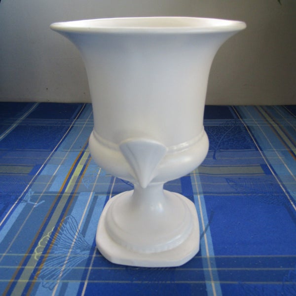 Crown Lynn # 666 Large Urn Vase With Shell Ears. Outstanding Condition. 1963.64540715153923111
