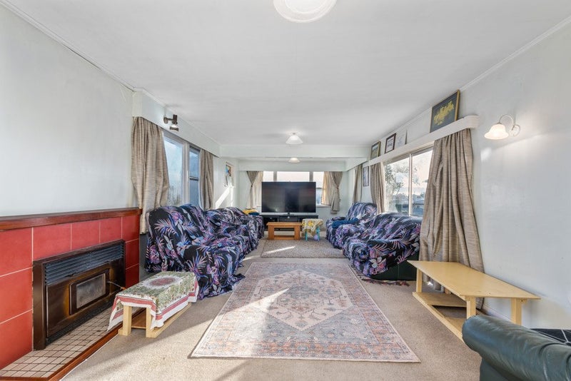 Image 3 of 28