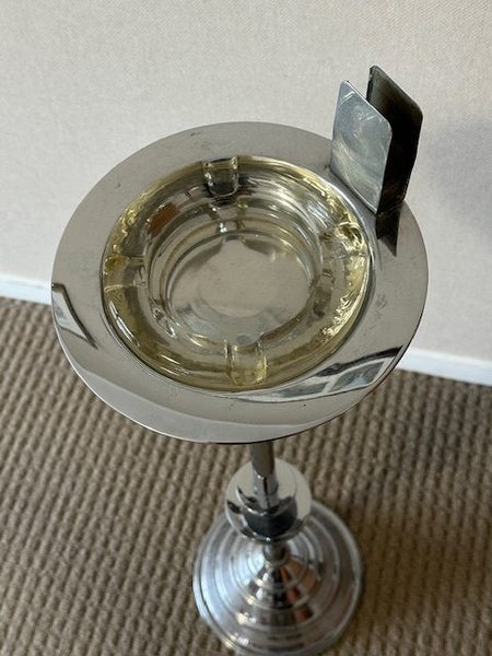 Art-Deco Cigarette Stand Carousel 2
