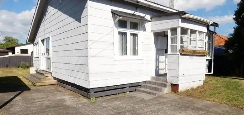 Image 1 of 7