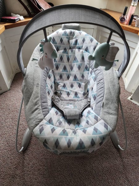 Ingenuity automatic baby bouncer Carousel 1