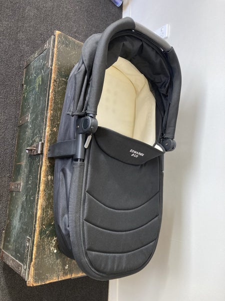 Edward’s and Co Carry Cot/Bassinet Carousel 2