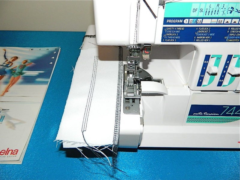 Elna 744 Overlocker/Coverhem Carousel 2