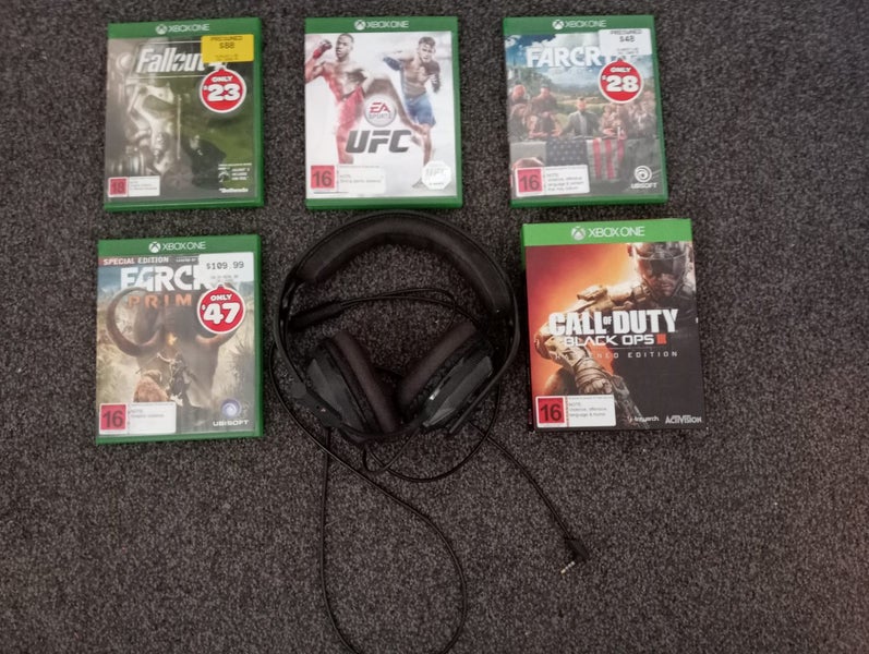 Xbox console, 5 x games + headset Carousel 2