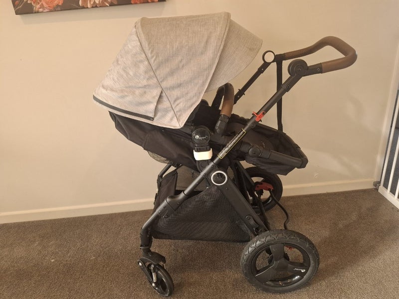 Baccani pletora plus pram Carousel 1