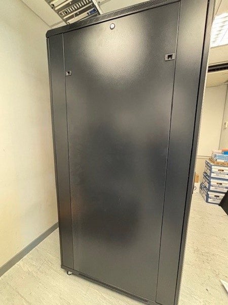 Dynamix Server Rack 42U 1000 deep Carousel 2