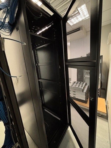 Dynamix Server Rack 42U 1000 deep Carousel 4