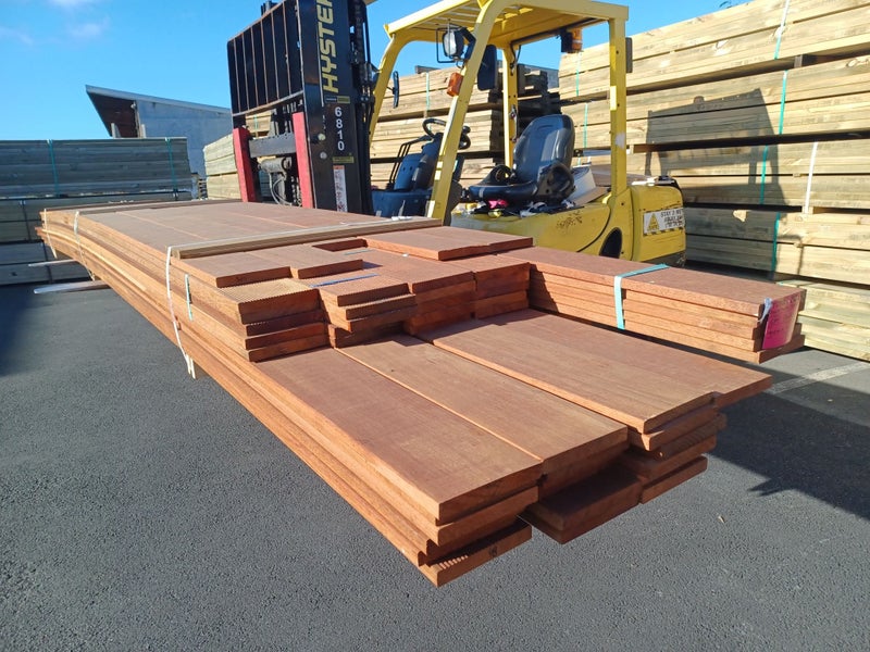 KWILA DECKING - PREMIUM FSC GRIPTREAD - 140 x 19mm - 287m- TS7960 Carousel 1