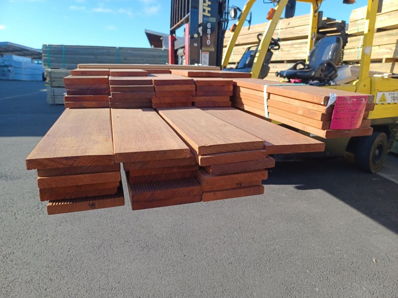 KWILA DECKING - PREMIUM FSC GRIPTREAD - 140 x 19mm - 287m- TS7960 Carousel 2