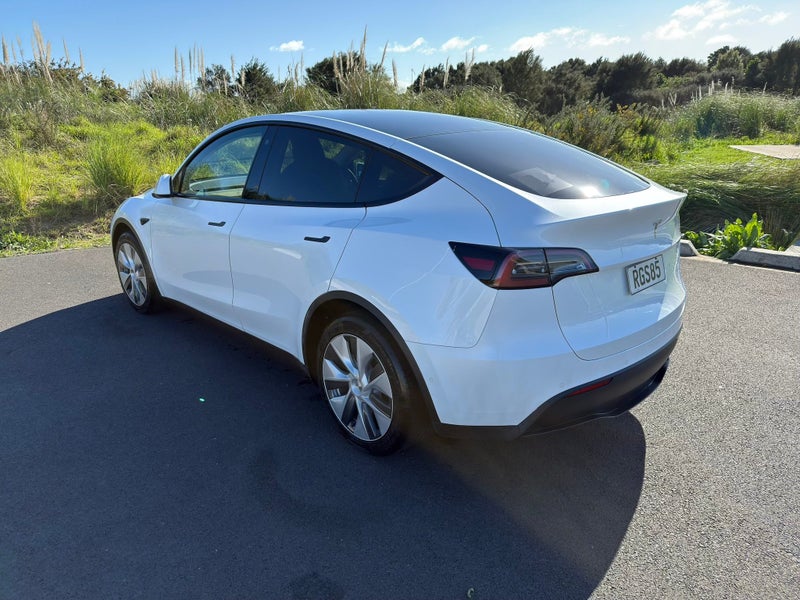 2022 Tesla Model Y Rear Wheel Drive63612851337217111