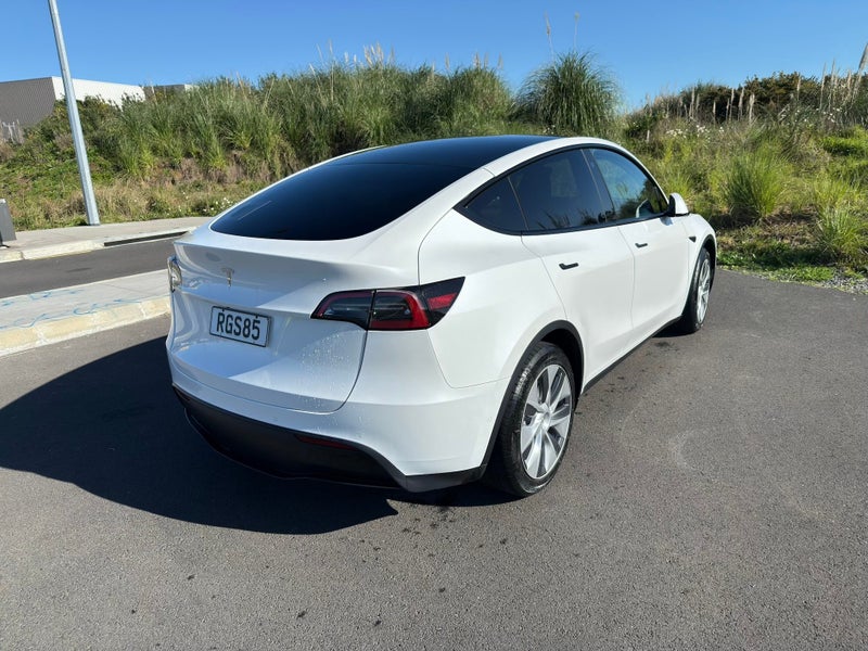 2022 Tesla Model Y Rear Wheel Drive63612851337217112