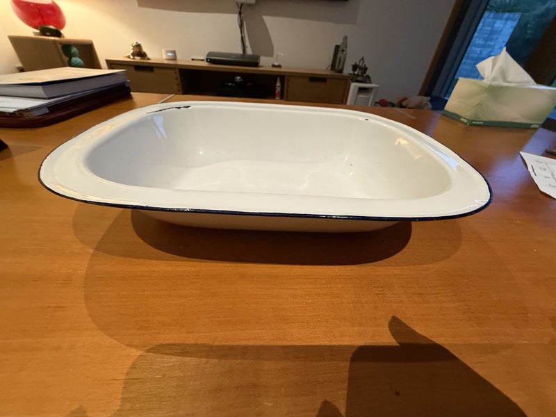 Large White/Black Enamel Baking Dish Carousel 1