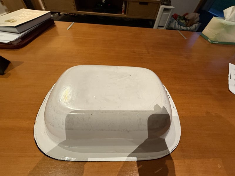 Large White/Black Enamel Baking Dish Carousel 8