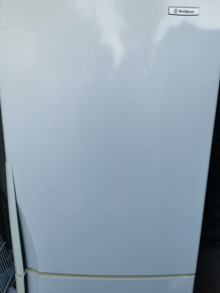 Westinghouse 370L Fridges Freezer Carousel 2