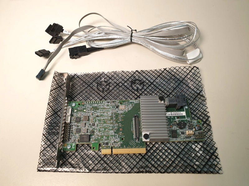 Intel RS3DC040 PCI-E 3.0 x8 SATA / SAS Controller Card & Cable set Carousel 1