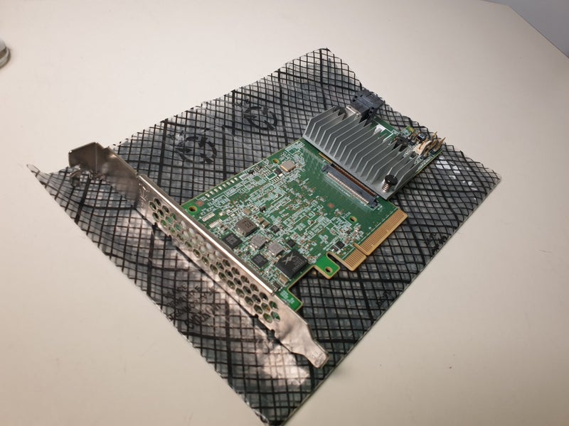 Intel RS3DC040 PCI-E 3.0 x8 SATA / SAS Controller Card & Cable set Carousel 2