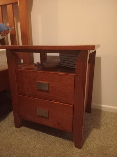 Queen size bed with mattress and 2x matching side tables Carousel 2