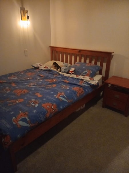 Queen size bed with mattress and 2x matching side tables Carousel 5