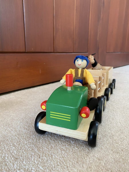 Discoveroo Wooden Toy tractor & trailer Carousel 1