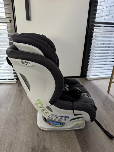 Britax Boulevard ClickTight Convertible Car Seat (Exp 2030) Carousel 1