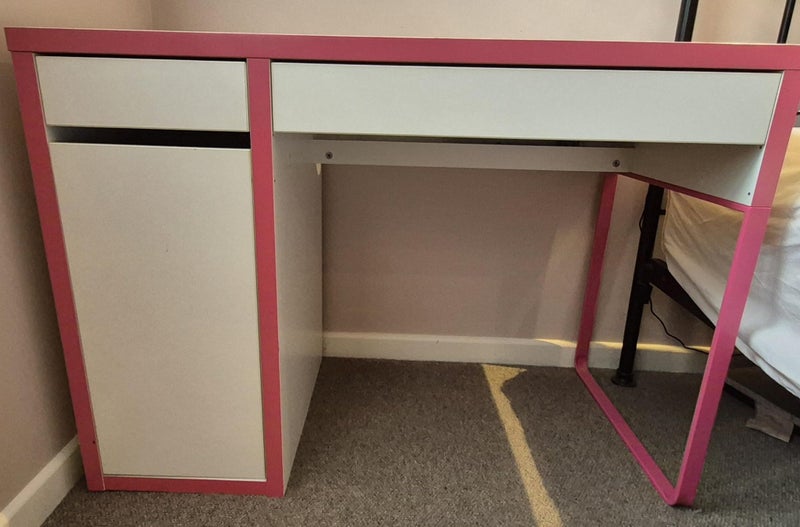 Childrens desk Carousel 1