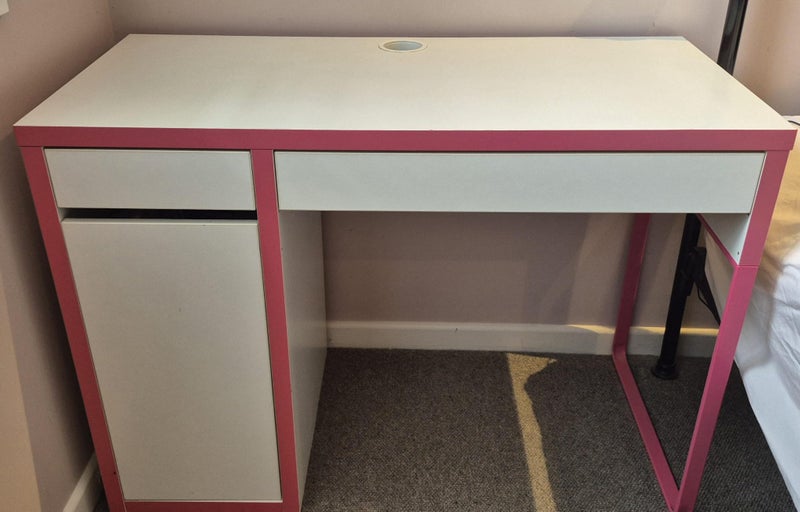 Childrens desk Carousel 2
