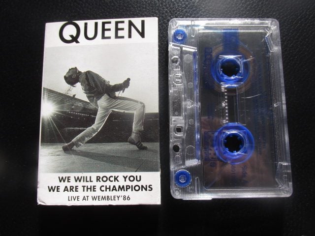 Queen – We Will Rock You / We Are The Champions (Live At Wembley '86) Carousel 1