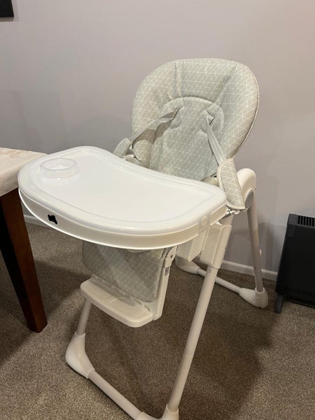 Geo feeding highchair Carousel 1