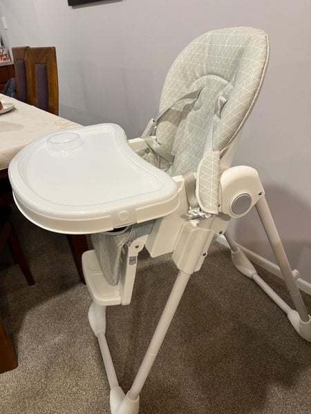 Geo feeding highchair Carousel 2