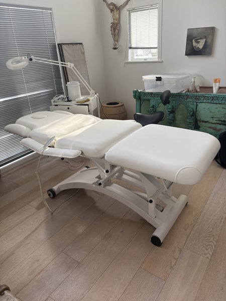 Beauty Salon Equipment Bundle – ALL Near New Condition Carousel 2