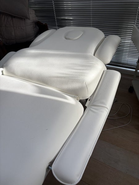 Beauty Salon Equipment Bundle – ALL Near New Condition Carousel 11