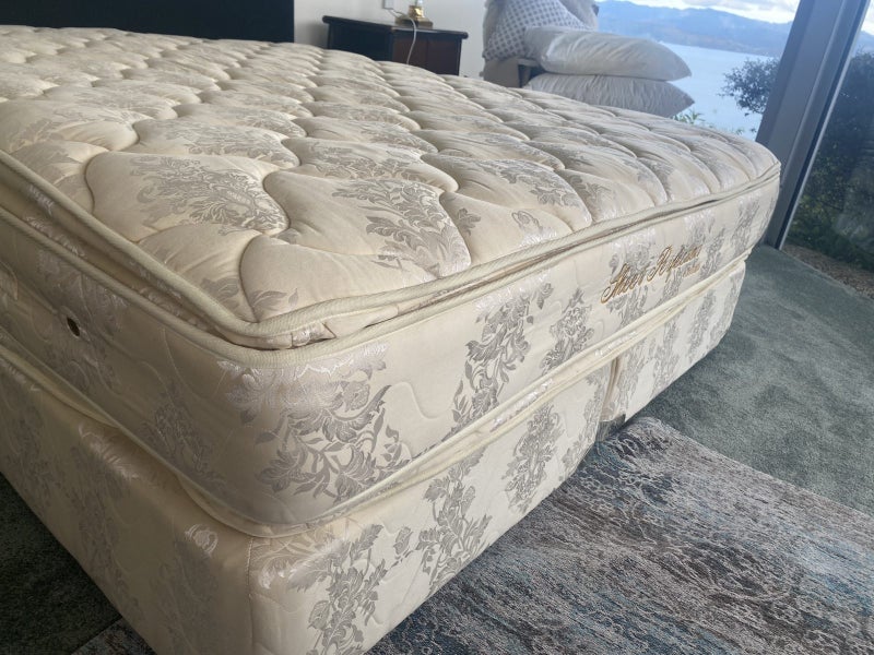 King bed - excellent condition63613517560962114