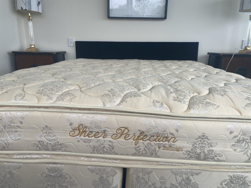 King bed - excellent condition63613517560962111