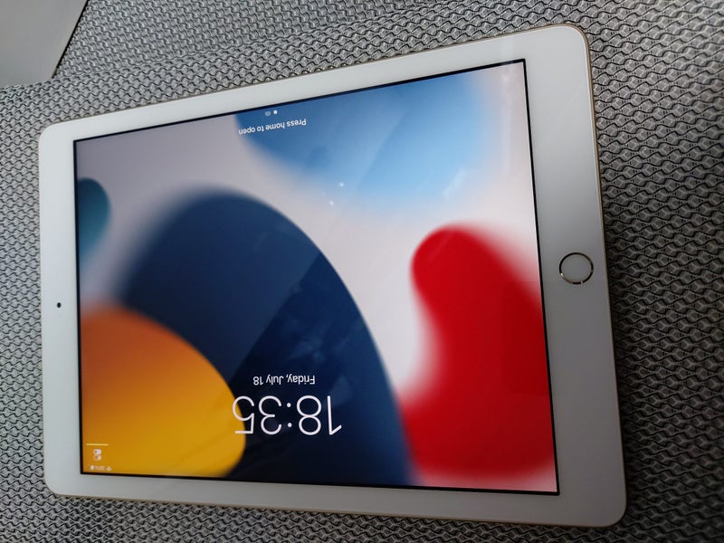 Apple iPad 5th Gen Wi-Fi 32GB Gold Carousel 1