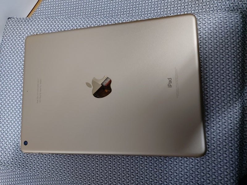 Apple iPad 5th Gen Wi-Fi 32GB Gold Carousel 9