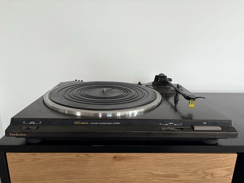 Technics SL-BD20 Turntable (Made in Japan) Carousel 2