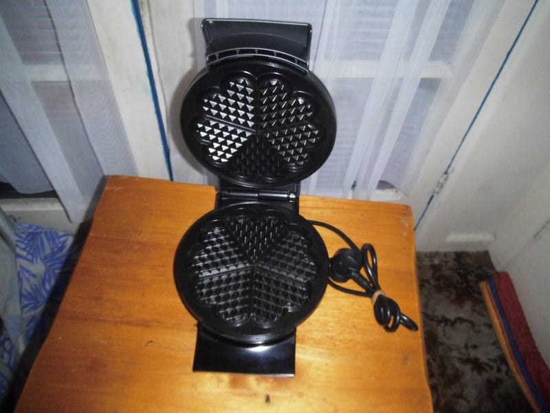 Breville Waffle Maker / As New Carousel 3