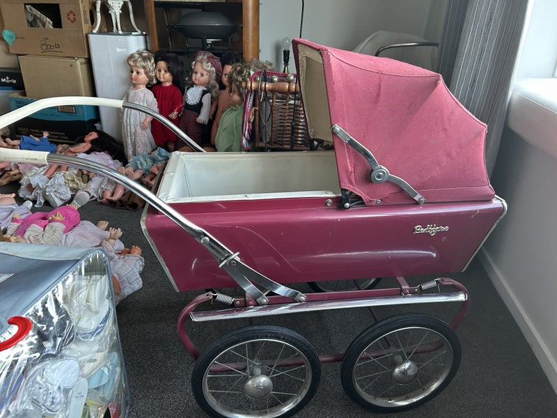 1960’s Pedigree Dolls Pram Carousel 1